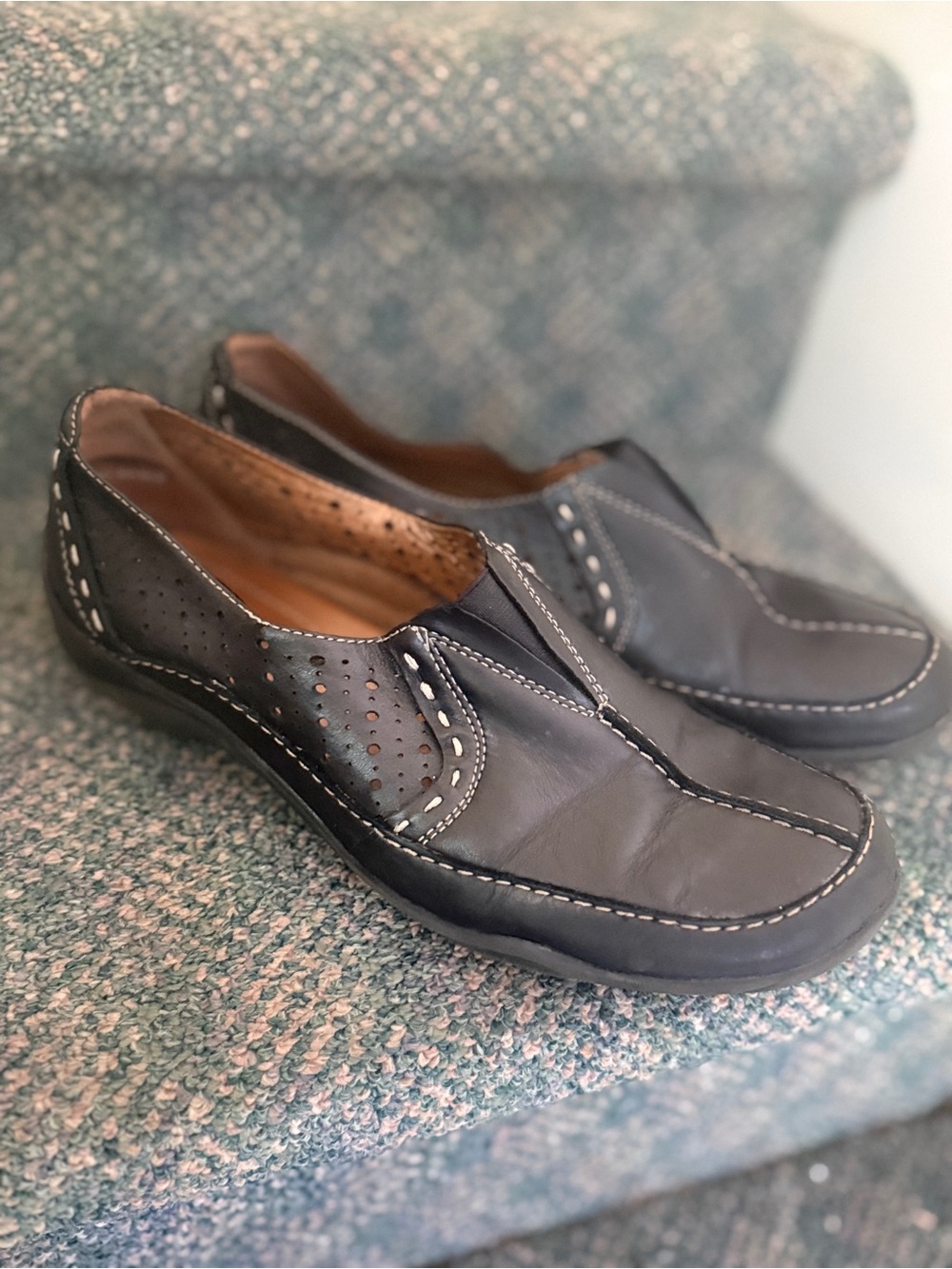 Clarks Black Leather Women's Slip-On Loafers with Contrast Stitching